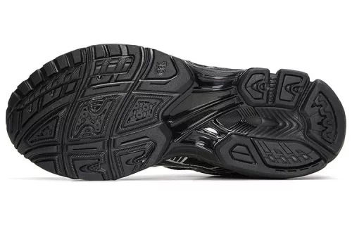 ASICS Gel-Kayano 14 Black Pure Silver alacsony szárú sneaker – termékfotó, oldalnézet