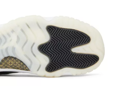 Jordan 11 Retro DMP Gratitude (2023) (GS) magas szárú sneaker – termékfotó, oldalnézet