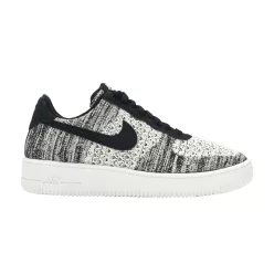 Nike Air Force 1 Flyknit 2 Black Pure Platinum alacsony szárú sneaker – termékfotó, oldalnézet