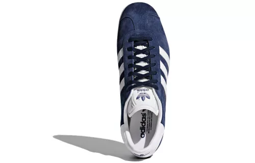 adidas Gazelle Navy White alacsony szárú sneaker – termékfotó, oldalnézet