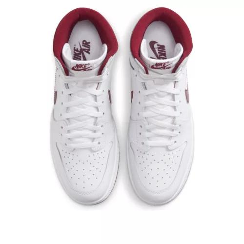 Jordan 1 Retro High '85 OG Metallic Burgundy magas szárú sneaker – termékfotó, oldalnézet