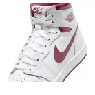 Jordan 1 Retro High '85 OG Metallic Burgundy magas szárú sneaker – termékfotó, oldalnézet
