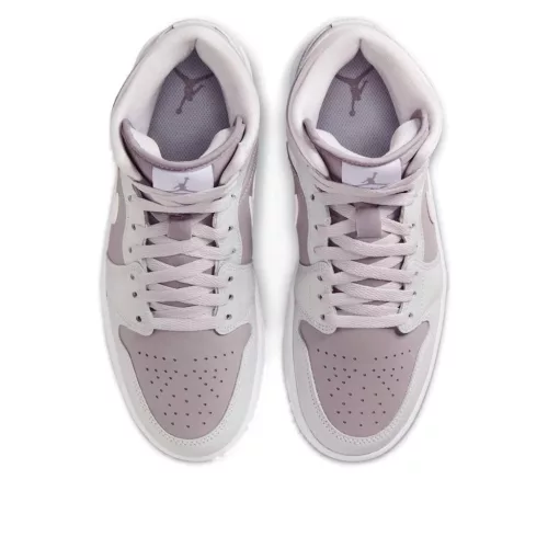 Jordan 1 Mid Photon Dust Atmosphere Grey (Women's) közepes szárú sneaker – termékfotó, oldalnézet