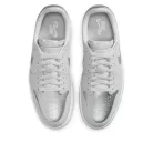 Jordan 1 Low OG Metallic Silver alacsony szárú sneaker – termékfotó, oldalnézet