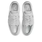 Jordan 1 Low OG Metallic Silver alacsony szárú sneaker – termékfotó, oldalnézet