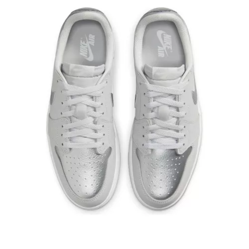 Jordan 1 Low OG Metallic Silver alacsony szárú sneaker – termékfotó, oldalnézet