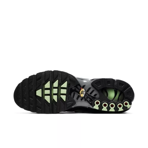 Nike Air Max Plus Black Particle Grey Vapour Green alacsony szárú sneaker – termékfotó, oldalnézet