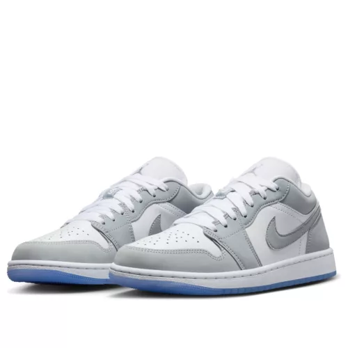 Jordan 1 Low Wolf Grey (Women's) alacsony szárú sneaker – termékfotó, oldalnézet