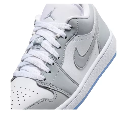 Jordan 1 Low Wolf Grey (Women's) alacsony szárú sneaker – termékfotó, oldalnézet