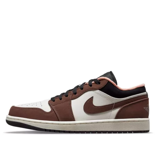 Jordan 1 Low Mocha alacsony szárú sneaker – termékfotó, oldalnézet