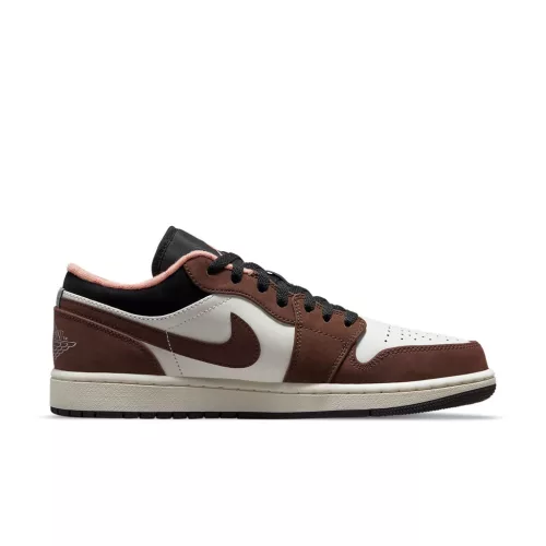 Jordan 1 Low Mocha alacsony szárú sneaker – termékfotó, oldalnézet