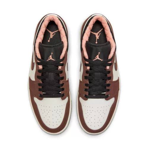 Jordan 1 Low Mocha alacsony szárú sneaker – termékfotó, oldalnézet