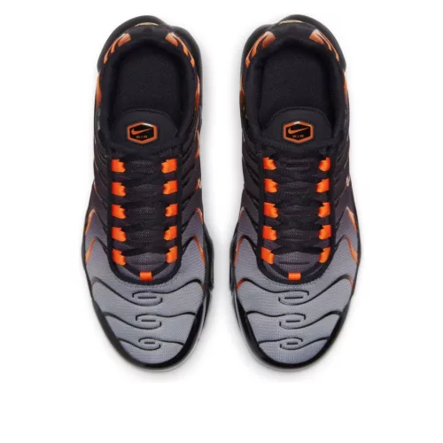Air Max Plus GS 'Black Team Orange' alacsony szárú sneaker – termékfotó, oldalnézet