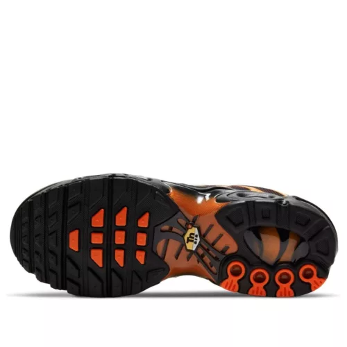 Air Max Plus GS 'Black Team Orange' alacsony szárú sneaker – termékfotó, oldalnézet