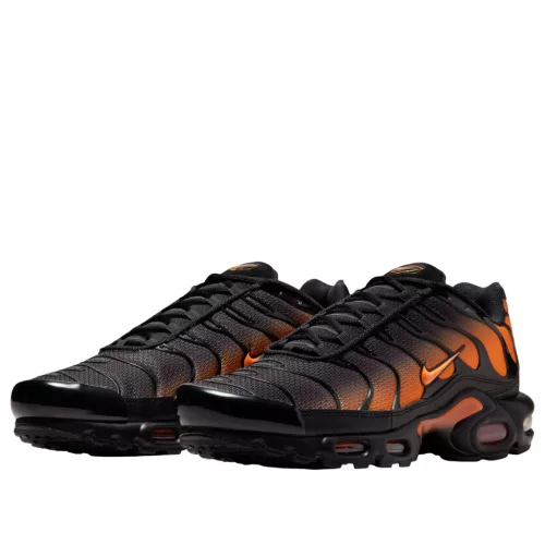 Nike Air Max Plus 'Black Total Orange' alacsony szárú sneaker – termékfotó, oldalnézet