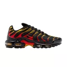 Nike Air Max Plus Black University Gold Red alacsony szárú sneaker – termékfotó, oldalnézet