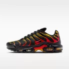 Nike Air Max Plus Black University Gold Red alacsony szárú sneaker – termékfotó, oldalnézet