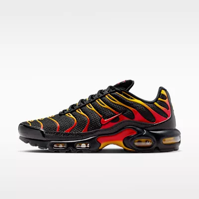 Nike Air Max Plus Black University Gold Red alacsony szárú sneaker – termékfotó, oldalnézet