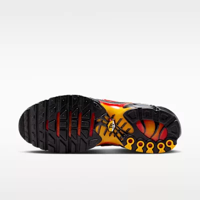 Nike Air Max Plus Black University Gold Red alacsony szárú sneaker – termékfotó, oldalnézet