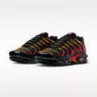 Nike Air Max Plus Black University Gold Red alacsony szárú sneaker – termékfotó, oldalnézet