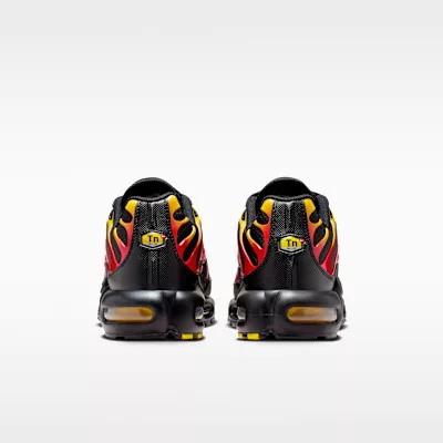 Nike Air Max Plus Black University Gold Red alacsony szárú sneaker – termékfotó, oldalnézet