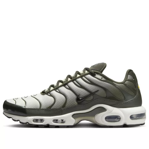 Nike Air Max Plus Sequoia Cargo Khaki alacsony szárú sneaker – termékfotó, oldalnézet