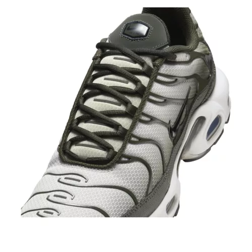 Nike Air Max Plus Sequoia Cargo Khaki alacsony szárú sneaker – termékfotó, oldalnézet