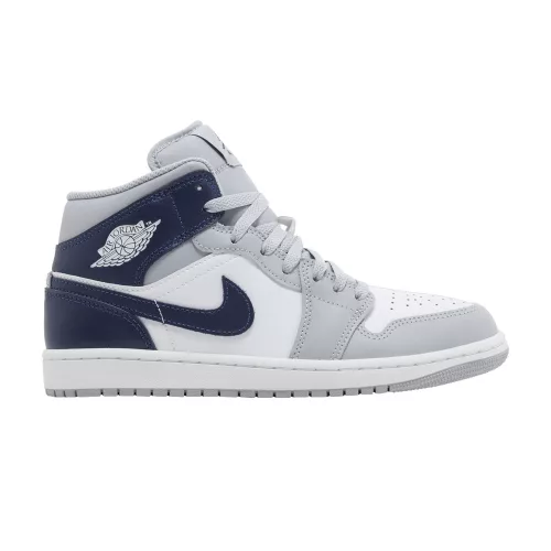 Jordan 1 Mid Wolf Grey Midnight Navy közepes szárú sneaker – termékfotó, oldalnézet