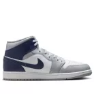 Jordan 1 Mid Wolf Grey Midnight Navy közepes szárú sneaker – termékfotó, oldalnézet
