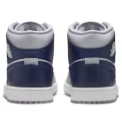 Jordan 1 Mid Wolf Grey Midnight Navy közepes szárú sneaker – termékfotó, oldalnézet