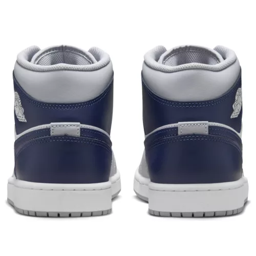 Jordan 1 Mid Wolf Grey Midnight Navy közepes szárú sneaker – termékfotó, oldalnézet