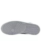 Jordan 1 Mid White Pure Platinum Pine Green közepes szárú sneaker – termékfotó, oldalnézet