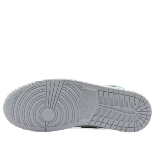 Jordan 1 Mid White Pure Platinum Pine Green közepes szárú sneaker – termékfotó, oldalnézet