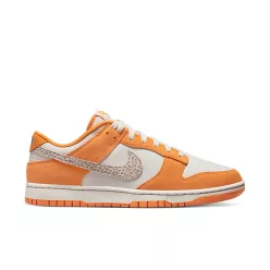 Nike Dunk Low AS Safari Swoosh Kumquat alacsony szárú sneaker – termékfotó, oldalnézet