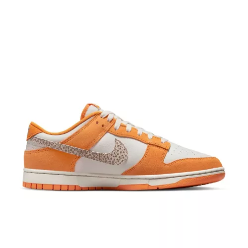 Nike Dunk Low AS Safari Swoosh Kumquat alacsony szárú sneaker – termékfotó, oldalnézet