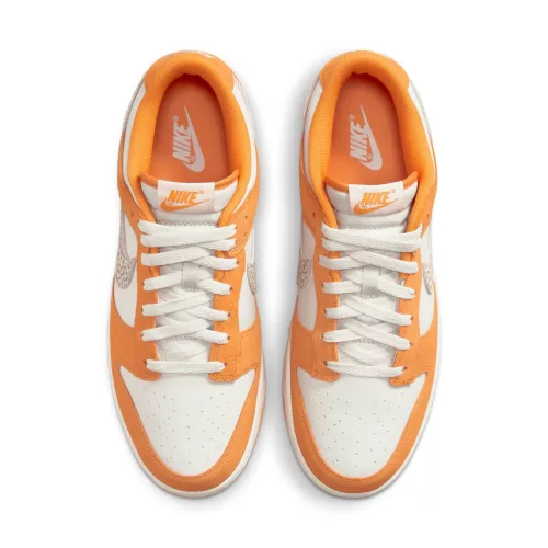 Nike Dunk Low AS Safari Swoosh Kumquat alacsony szárú sneaker – termékfotó, oldalnézet