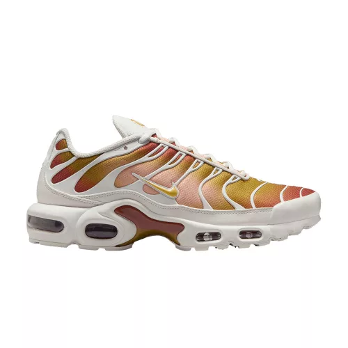 Nike Air Max Plus Rugged Orange Saturn Gold (Women's) alacsony szárú sneaker – termékfotó, oldalnézet
