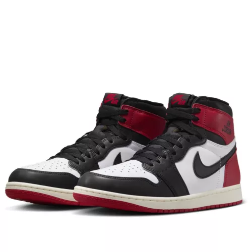 Jordan 1 Retro High OG Black Toe Reimagined magas szárú sneaker – termékfotó, oldalnézet