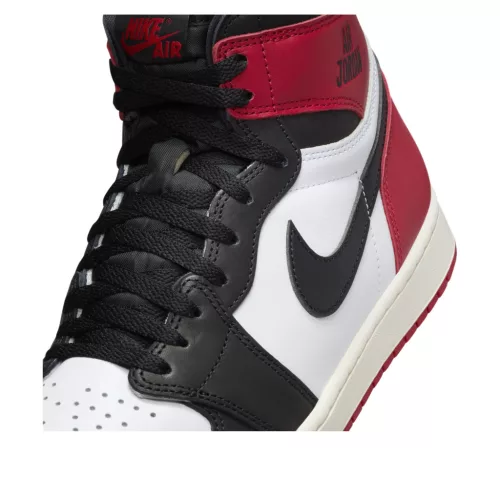 Jordan 1 Retro High OG Black Toe Reimagined magas szárú sneaker – termékfotó, oldalnézet