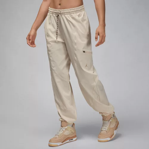 Jordan Sport Women's Tunnel Pants Legend Light Brown/Legend Medium Brown – termékfotó, oldalnézet