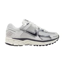 Nike Zoom Vomero 5 Photon Dust Metallic Silver (Women's) alacsony szárú sneaker – termékfotó, oldalnézet