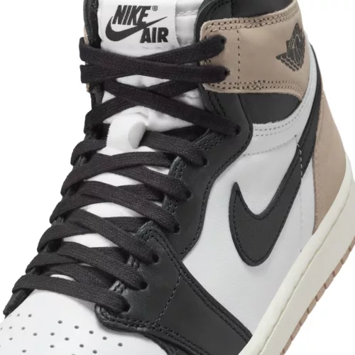 Jordan 1 Retro High OG Latte (Women's) magas szárú sneaker – termékfotó, oldalnézet