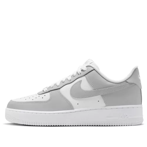 Nike Air Force 1 Low '07 Light Smoke Grey White alacsony szárú sneaker – termékfotó, oldalnézet