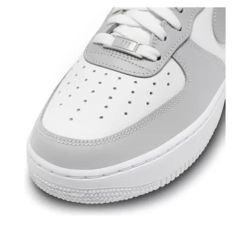 Nike Air Force 1 Low '07 Light Smoke Grey White alacsony szárú sneaker – termékfotó, oldalnézet