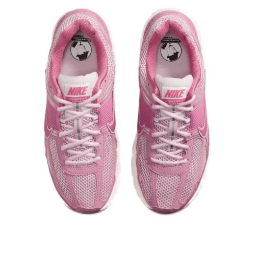 Nike Zoom Vomero 5 Elemental Pink (Women's) alacsony szárú sneaker – termékfotó, oldalnézet