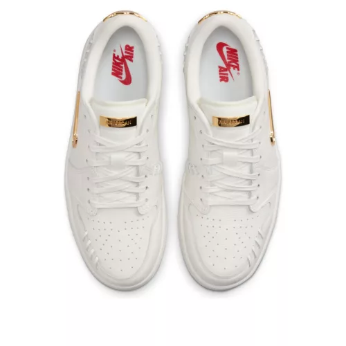 Jordan 1 Low Method of Make Sail Metallic Gold alacsony szárú sneaker – termékfotó, oldalnézet