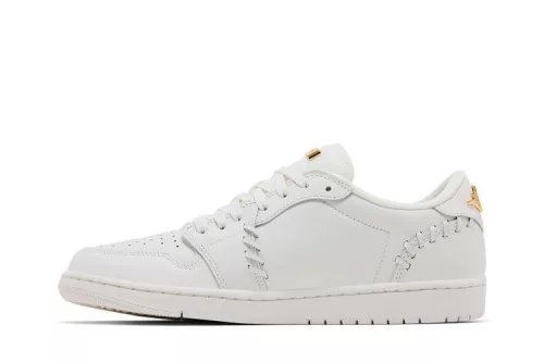 Jordan 1 Low Method of Make Sail Metallic Gold (Women's) női alacsony szárú utcai sneaker krém