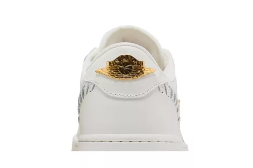 Jordan 1 Low Method of Make Sail Metallic Gold (Women's) női alacsony szárú utcai sneaker krém