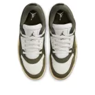 Wmns Air Jordan 4 RM 'Medium Olive' alacsony szárú sneaker – termékfotó, oldalnézet