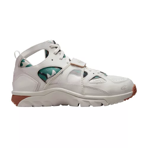 Nike Air Trainer Huarache Corteiz Light Bone alacsony szárú sneaker – termékfotó, oldalnézet